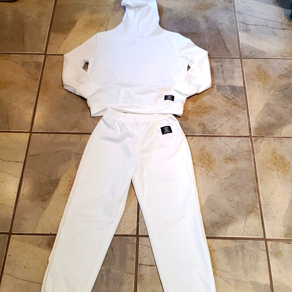 Youth white athletic suit size 8